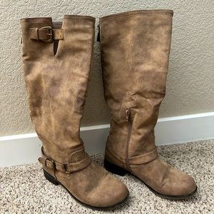 Brown boots, size 7